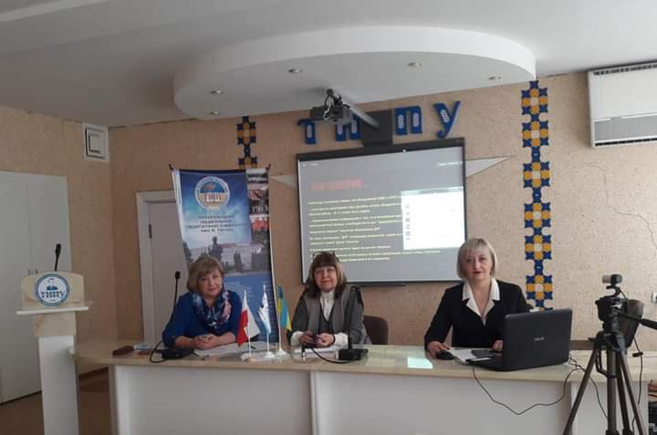 Завідувачка кафедри журналістики Поплавська Наталія Миколаївна, декан факультету філології і журналістики Вільчинська Тетяна Пилипівна, доцент кафедри журналістики Синоруб Галина Петрівна 